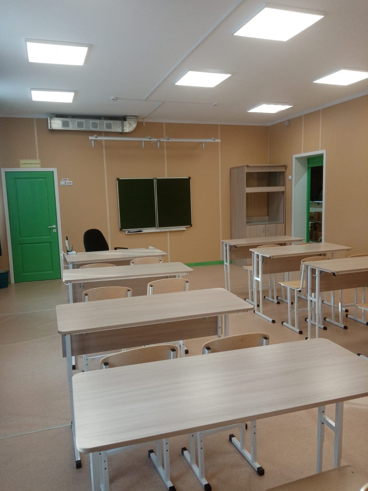 Изображения кабинета физики.