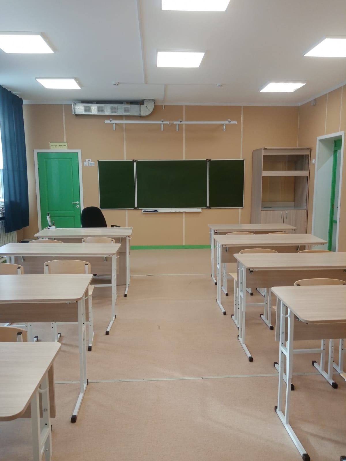 Изображения кабинета физики.